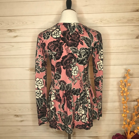 A&D Relaxed Ruffle Tee - Picture 4 of 4